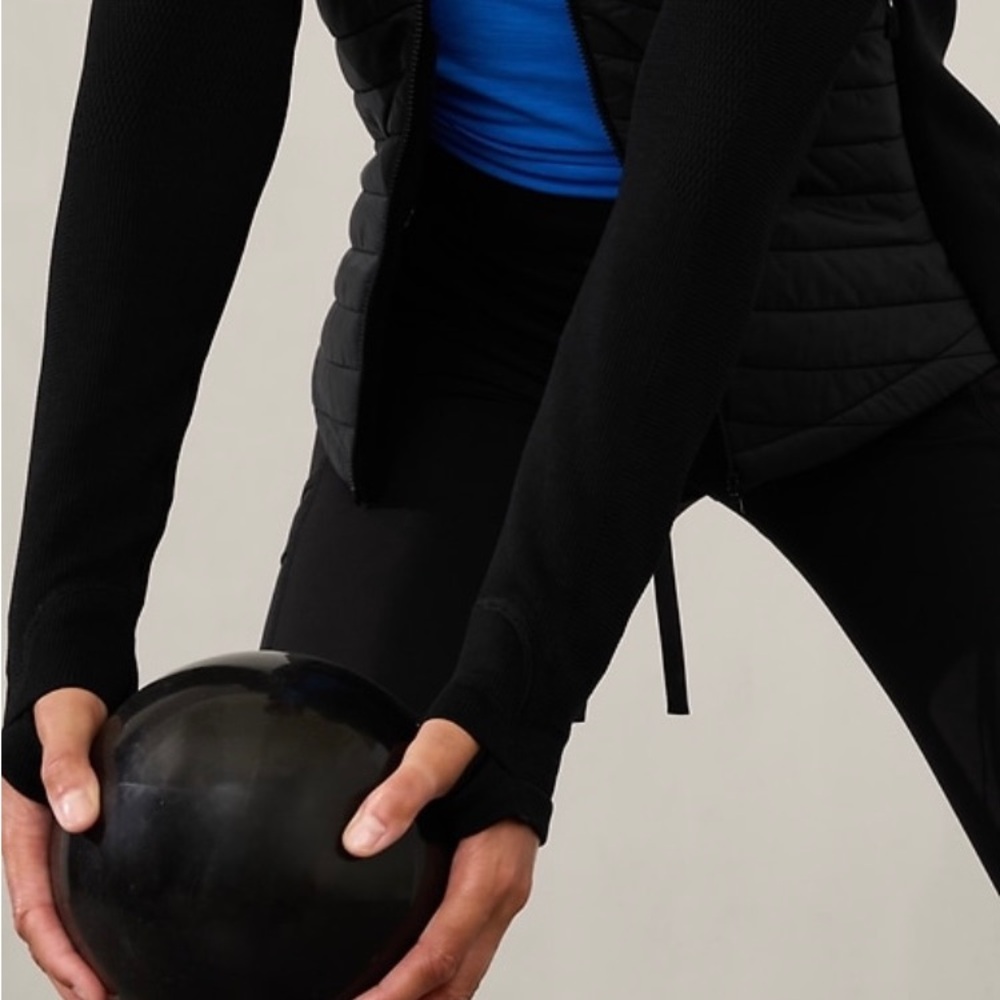 Athleta Flurry Insulated Jacket Size Medium Color Black